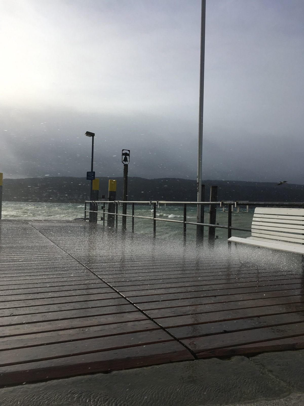 Gischt an der Schiffslände